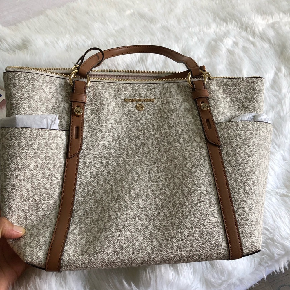 Michael Kors Cream and Tan Tote Bag purse authentic women’s accessories fashion